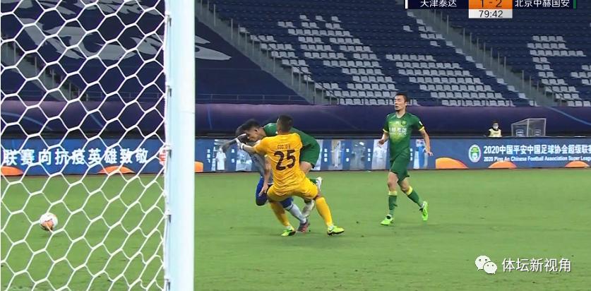 洋哨来不了，本土裁判肩上担子太重了，一晚上2场关键战都有争议