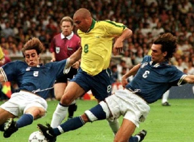 c罗响尾蛇过人,c罗响尾蛇踩单车锦集