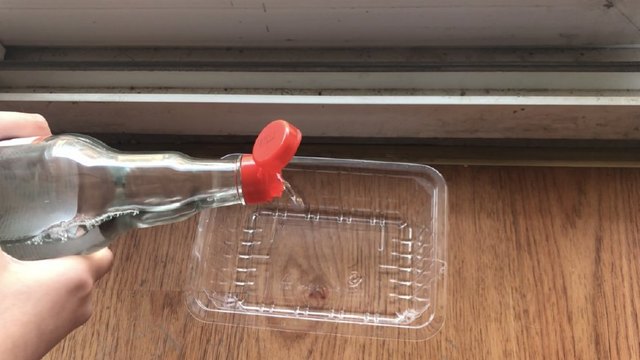 家政清洁常用玻璃清洁剂,家政公司用什么清洁剂洗玻璃