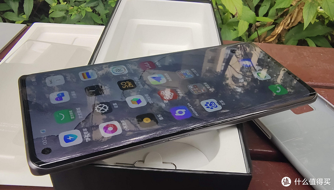 屏幕表现出色，老婆的美颜神机，realme真我GT大师探索版开箱