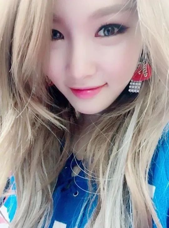 被喷整容脸，却凭实力逆袭为泫雅、宣美接班人，绝不止是穷哈