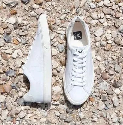 今年流行的帆布鞋宽头,今年流行的帆布鞋花纹