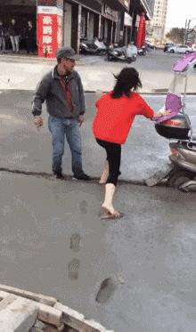 开心一刻gif搞笑动图,搞笑gif段子看起来能量满满