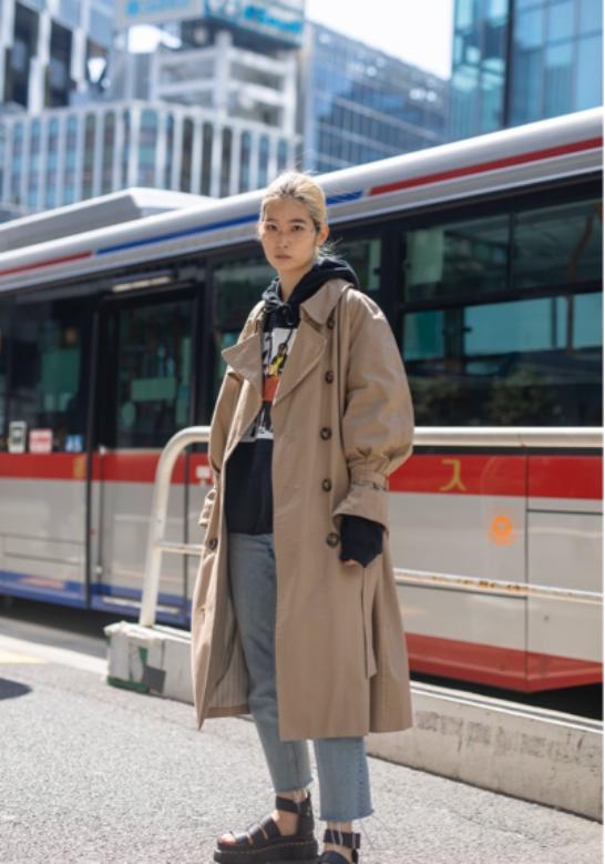 快get百搭卫衣穿出时髦和前卫,怎么把颜色鲜亮的卫衣穿出时尚感