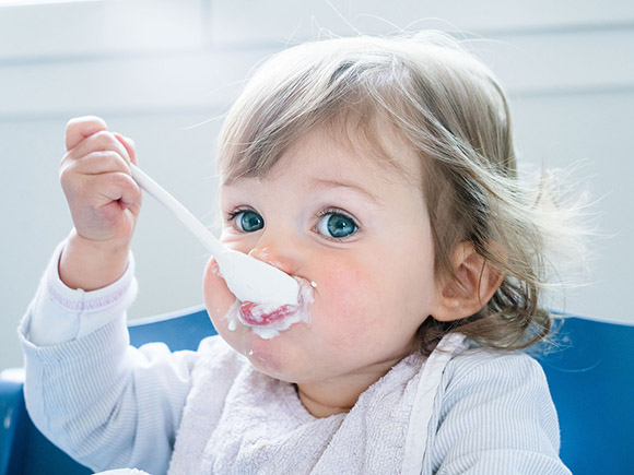 宝宝出牙流口水又很闹怎么办,宝宝白天口水多夜间哭闹是出牙