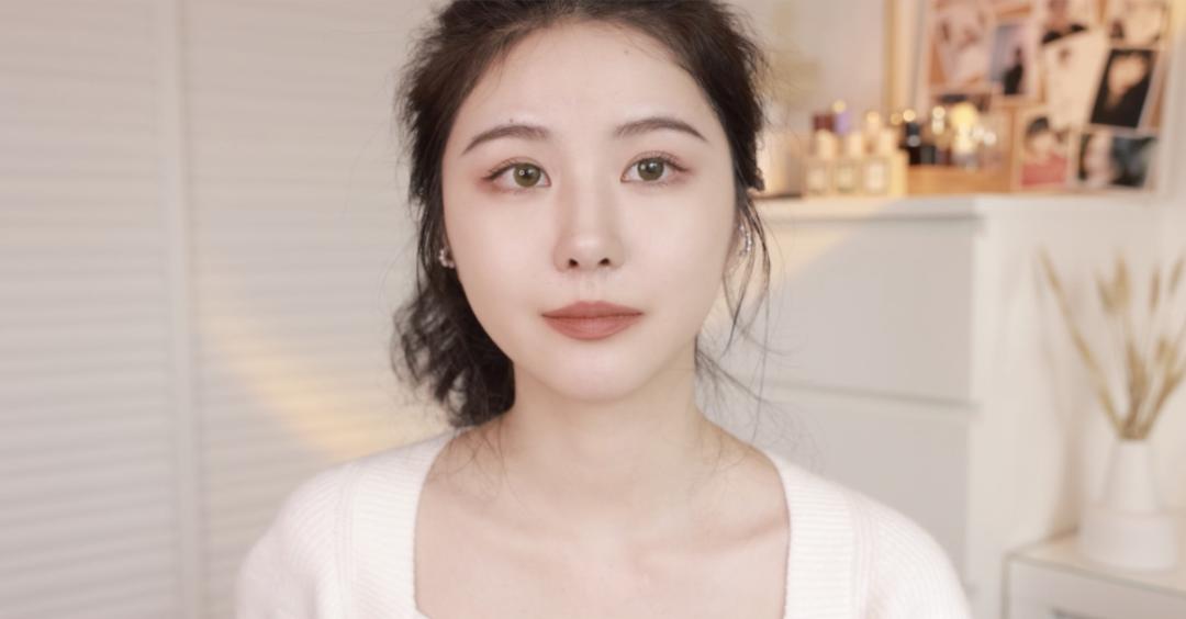 薄唇涂口红淡妆的正确方法,厚唇日常妆适合什么口红