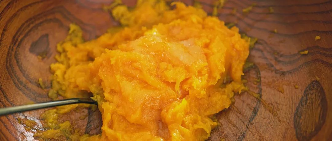 南瓜饼和面粘手揉不成团怎么办,做南瓜饼不用油炸怎样做