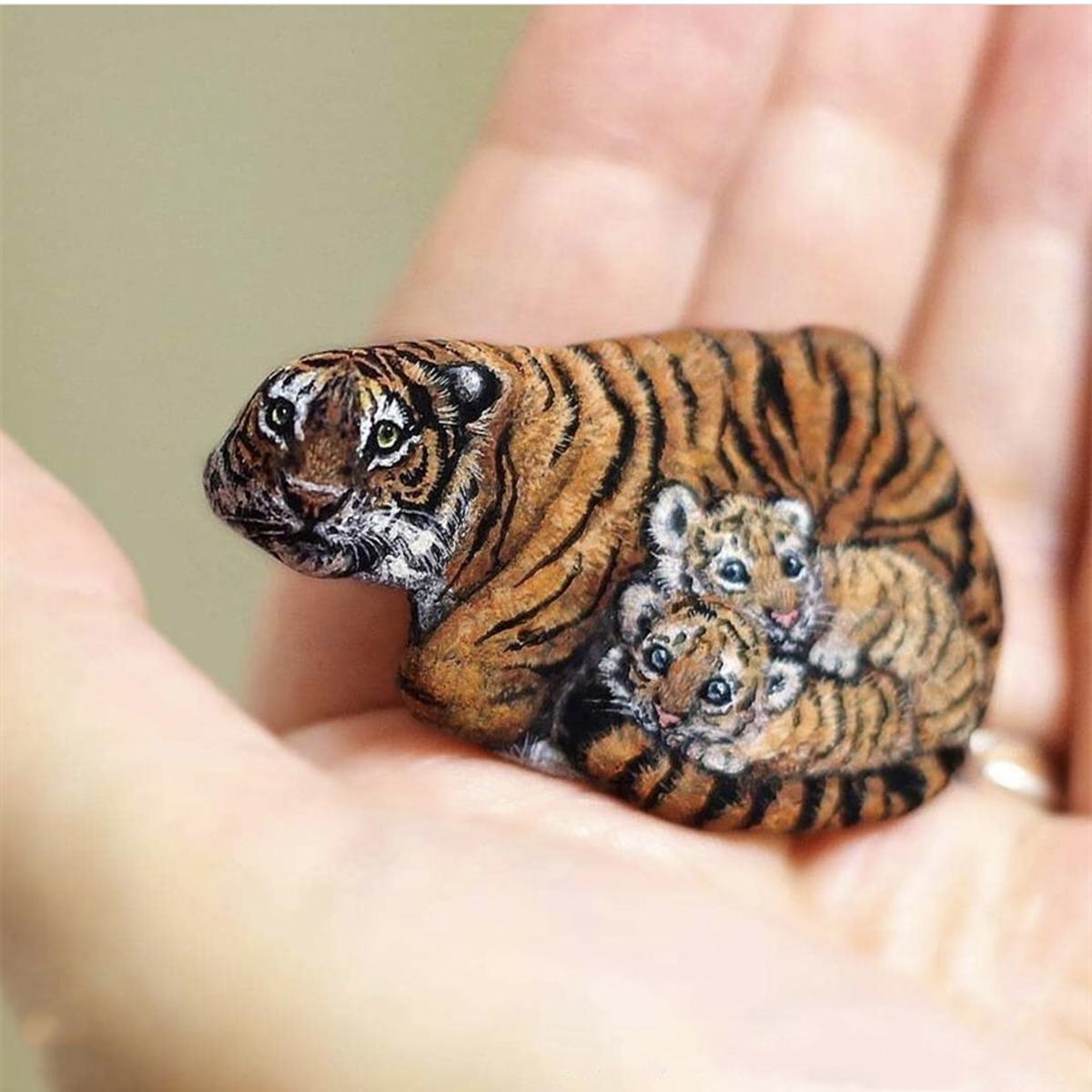 石头也可以做动物手办，只要绘画的细节到位，同样也能够以假乱真