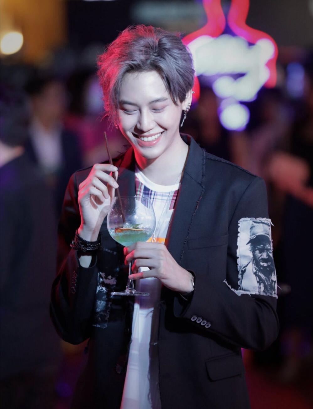 他泰让人一眼万年的外观：妞的鼻尖痣泡芙的笑眼文总的手