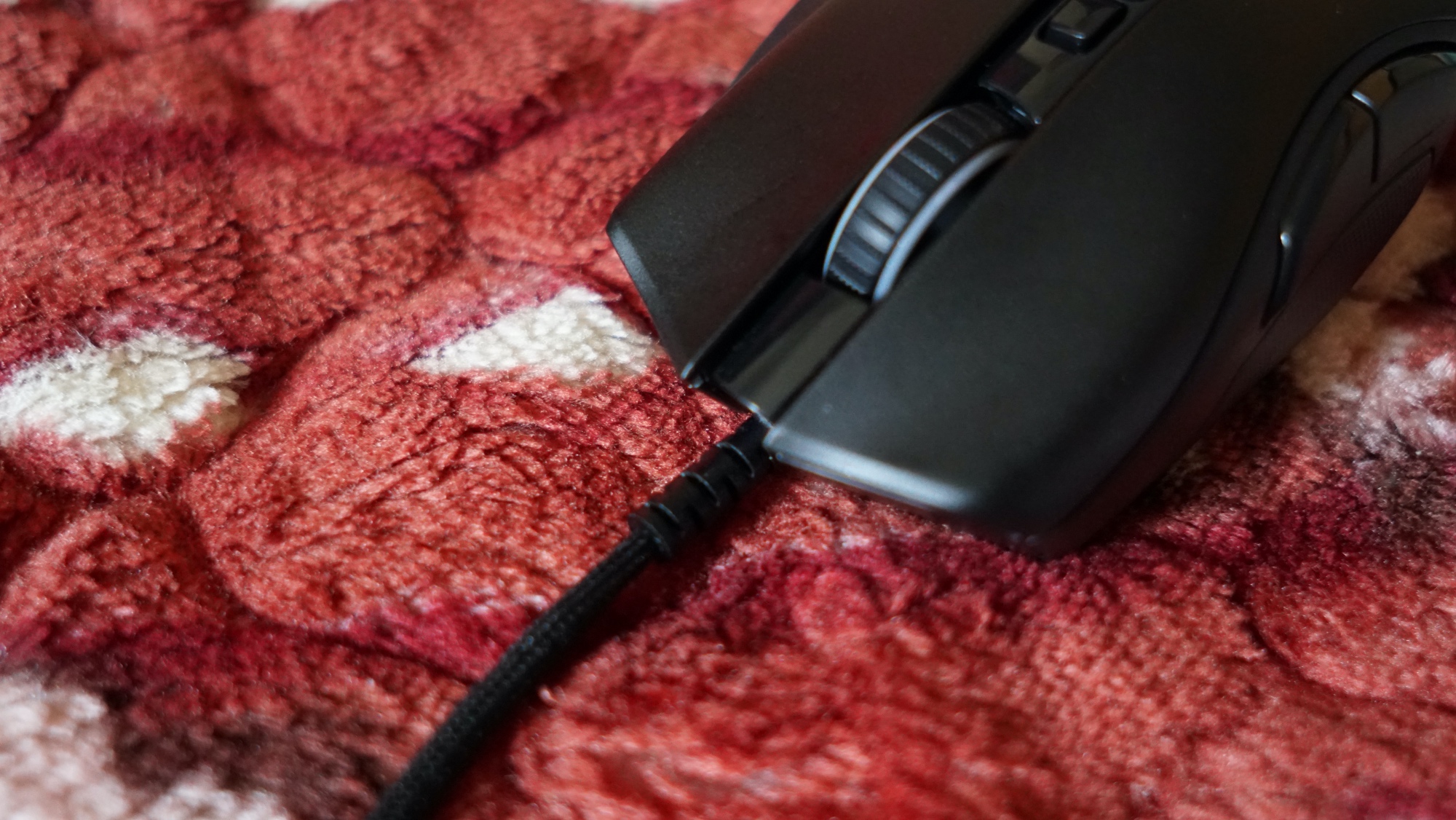 雷蛇nagapro那伽梵蛇专业版,雷蛇娜迦梵蛇专业版和v2的区别