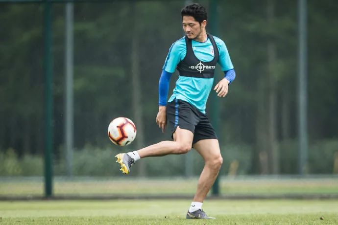 喂？有人做西班牙代购嘛？申花可能有这个需要......