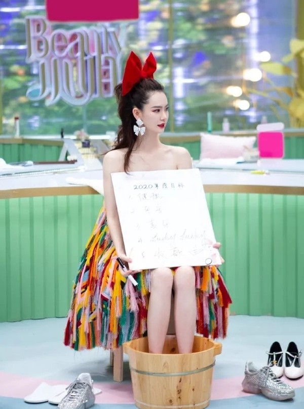 欧阳娜娜18元套装,欧阳娜娜穿搭能力满分