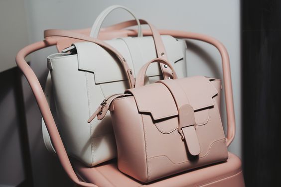 买一个品质好的女士双肩包,小女生适合背的双肩包推荐