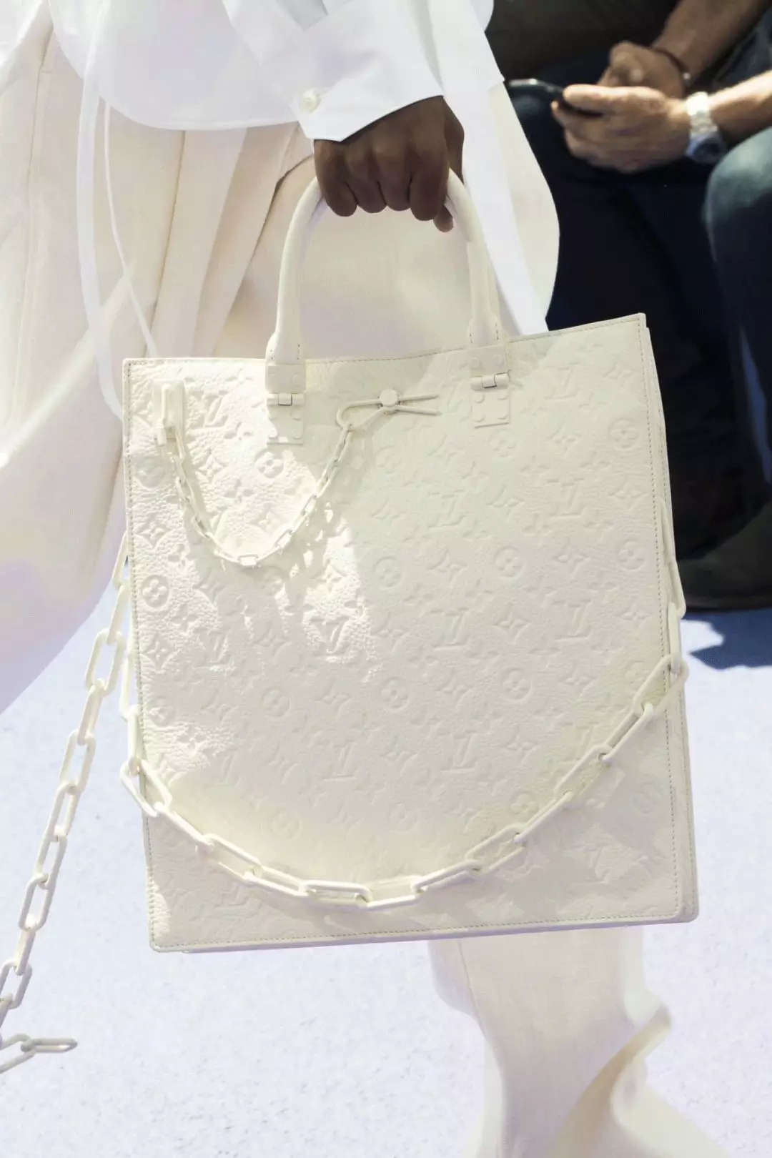 今年最流行最实用最能装的包包……竟然是购物袋？