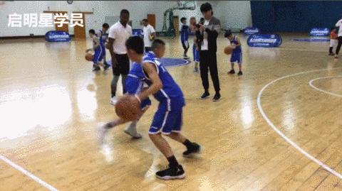 肯巴沃克错失绝杀,肯巴沃克过人招式教学