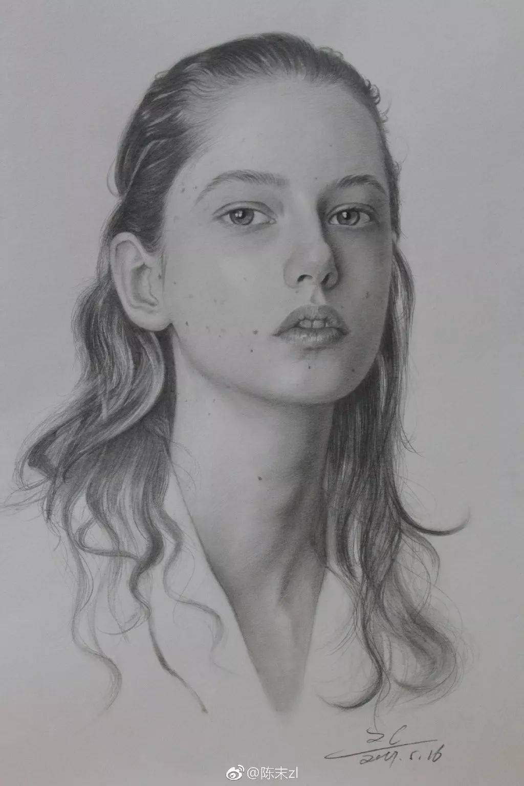 大学没毕业，95后妹纸用一支铅笔就撩到了范冰冰！这...