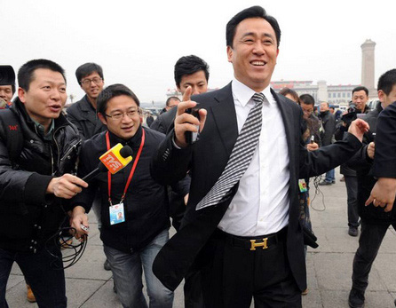 河南首富捐赠8亿元股票,河南首富捐了多少钱