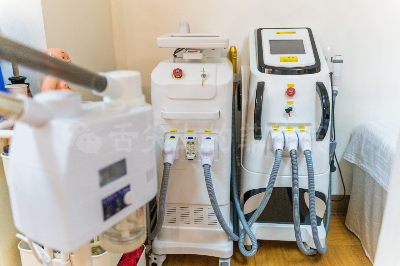 90后美女开了一家美容院,90后美女开直营店