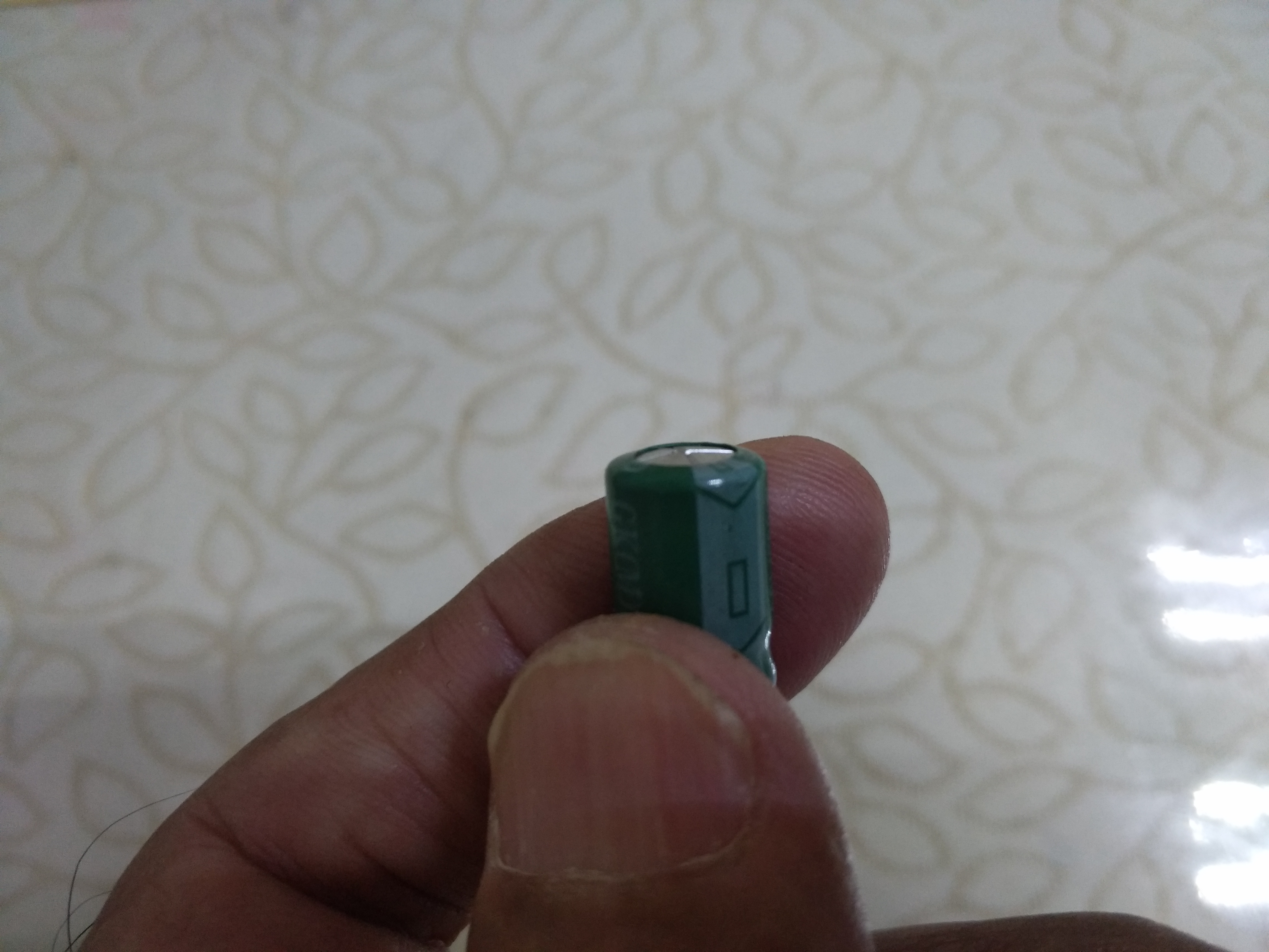 电脑显示器显示红屏白屏蓝屏绿屏,电脑液晶显示器白屏的修理方法