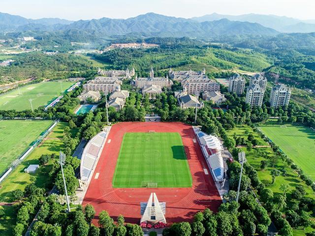 恒大足校传控打法,恒大克莱枫丹