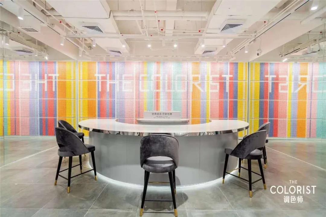 店播+快时尚+网红场景=业绩20万/店/天“调色师”这么玩不火才怪