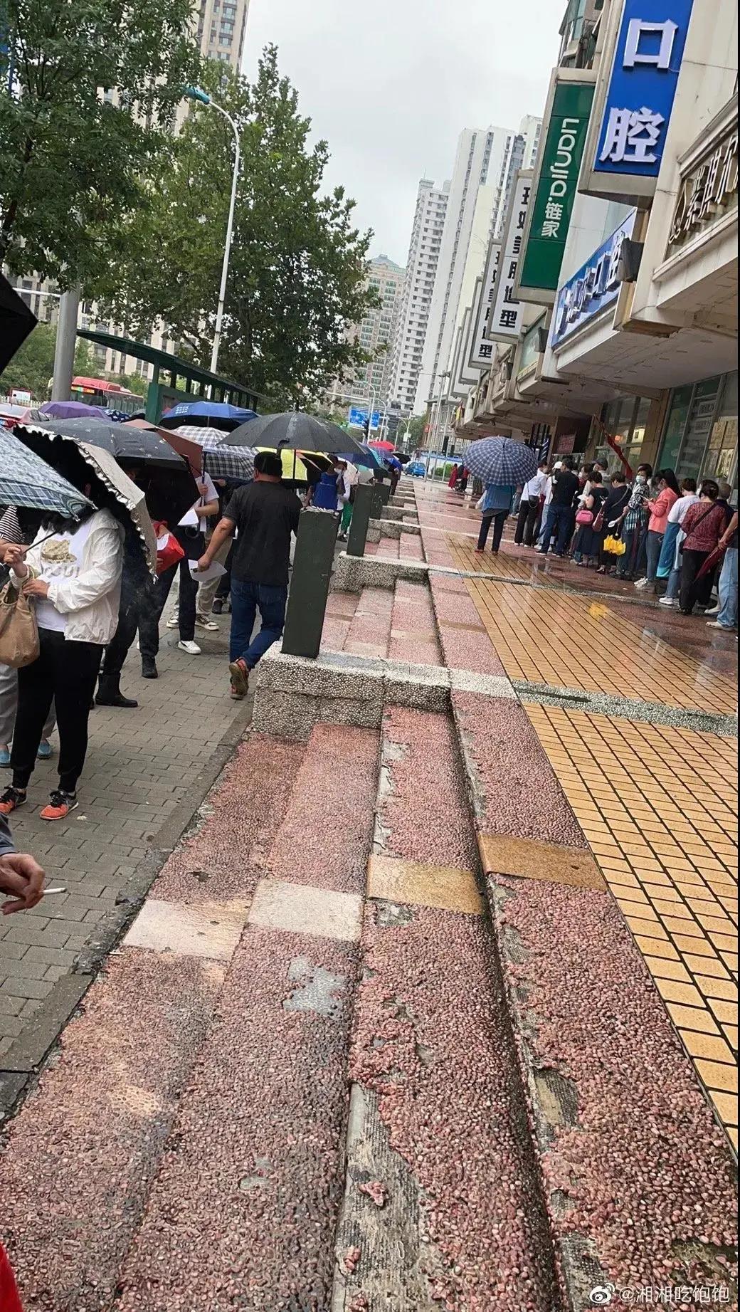 天津人排队买的月饼 (天津人买月饼)