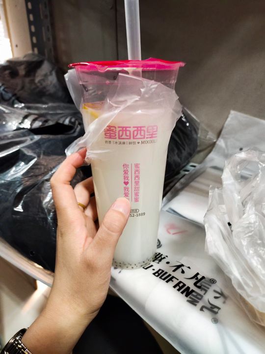 朋友圈都在刷秋天第一杯奶茶,谁还记得秋天第一杯奶茶朋友圈