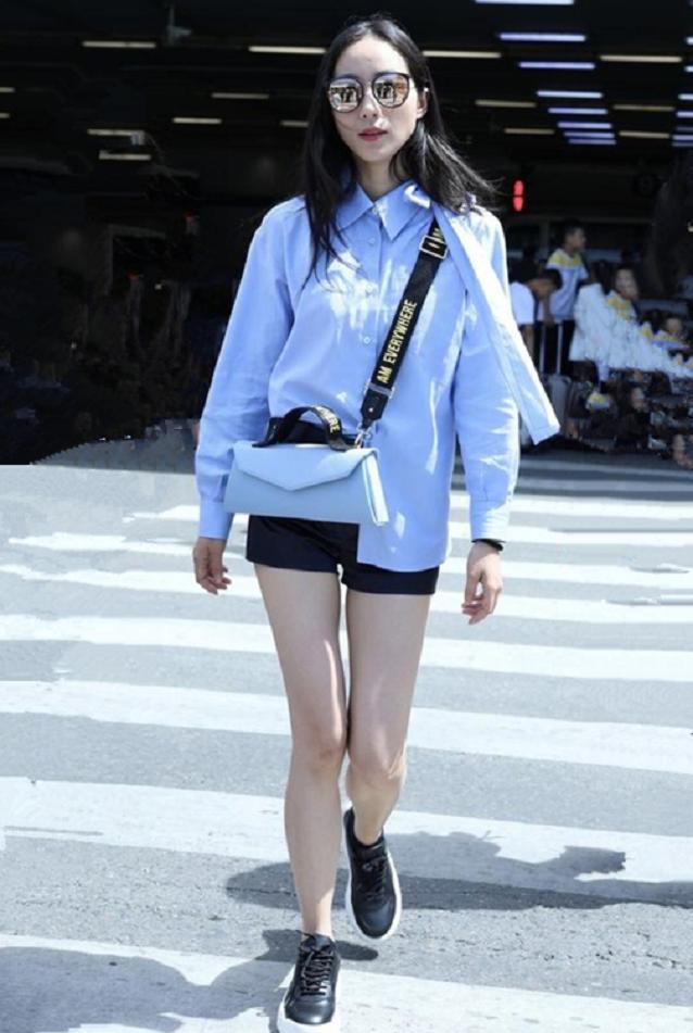 韩雪时尚出街,韩雪机场街拍黑色大衣