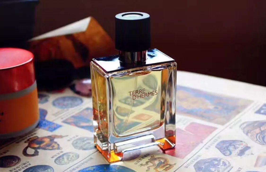 香奈儿邂逅柔情淡香水和迪奥花漾,迪奥旷野和香奈儿蔚蓝香水哪个好