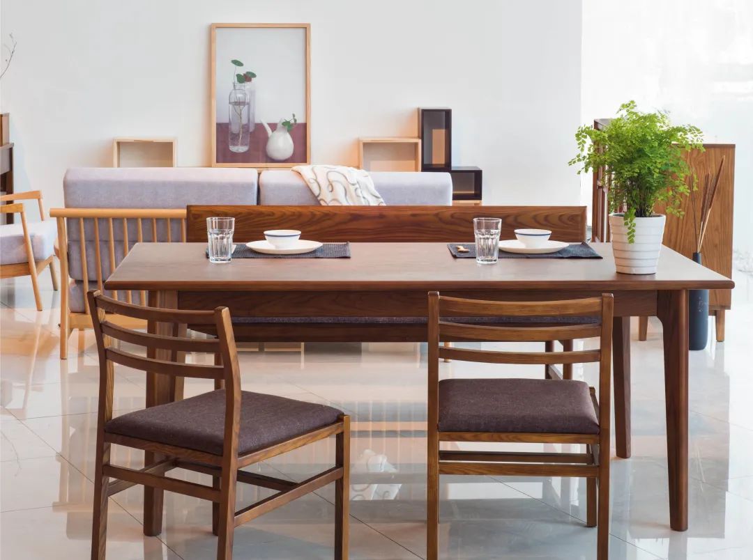 餐桌实木质感,实木餐桌900*1800