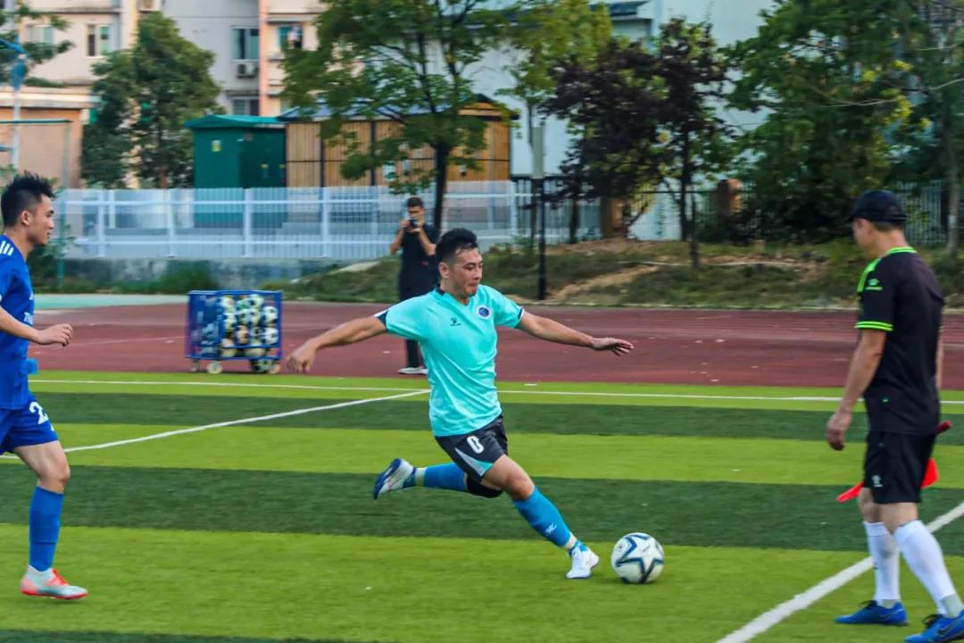 以球会友弘扬体育风尚,以球会友足球逐梦超级杯