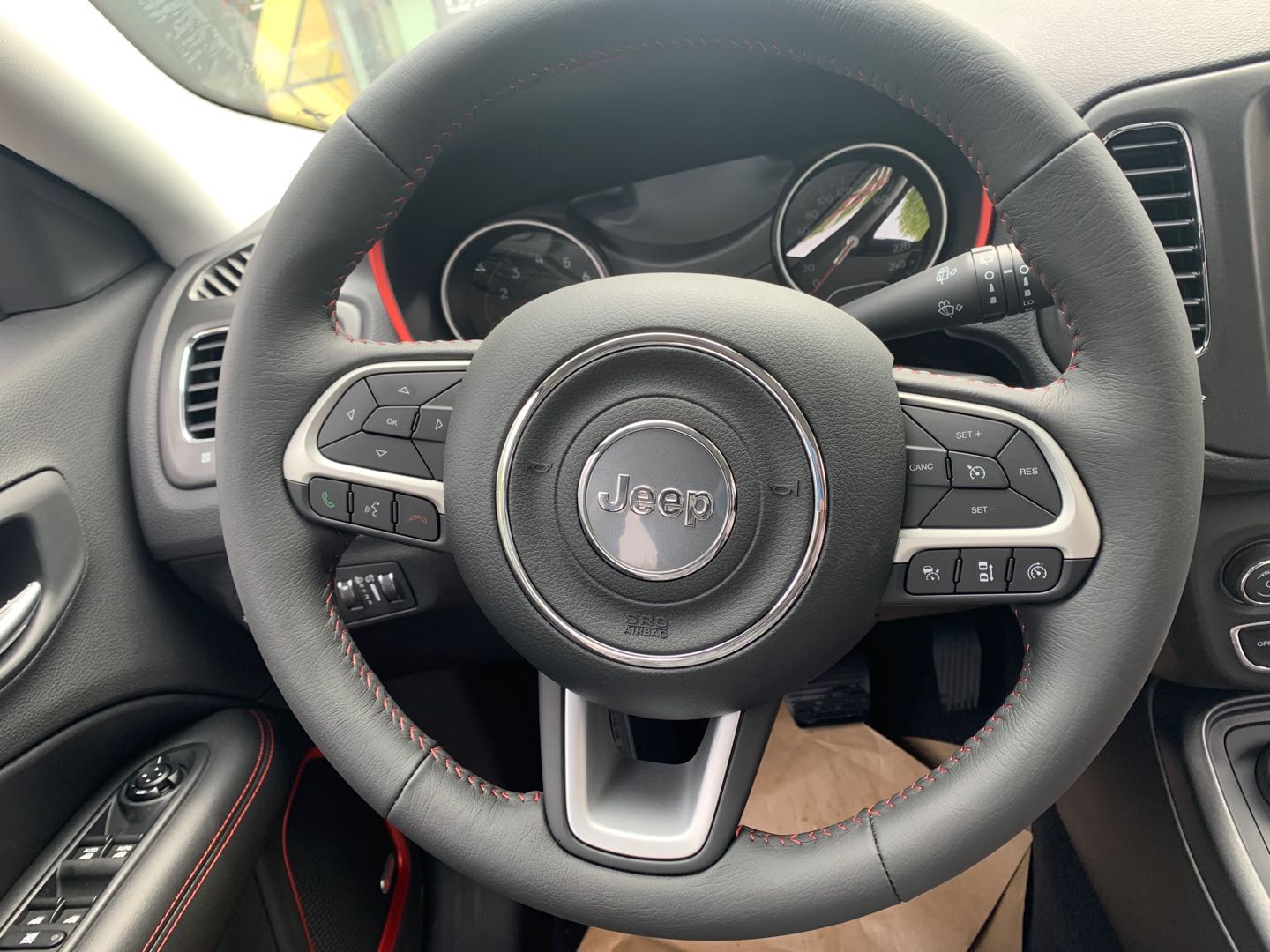 jeep指南者顶配2021,jeep指南者高性能版绕桩测试