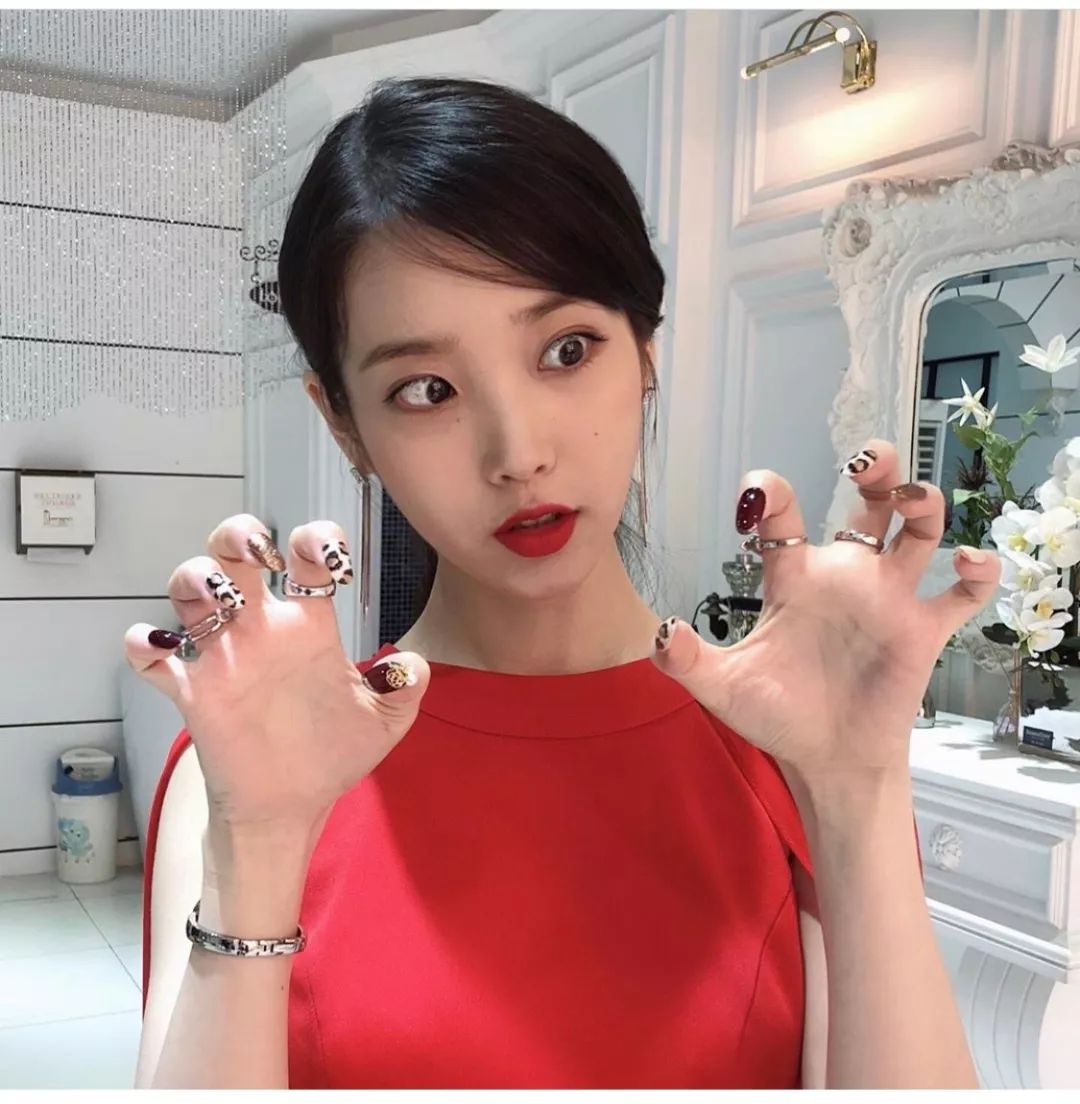 错过了蔡依林的美甲，但iu还来得及