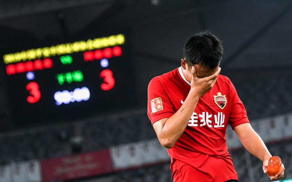 天津天海保级成功李玮锋激动落泪,李玮峰跪地痛哭