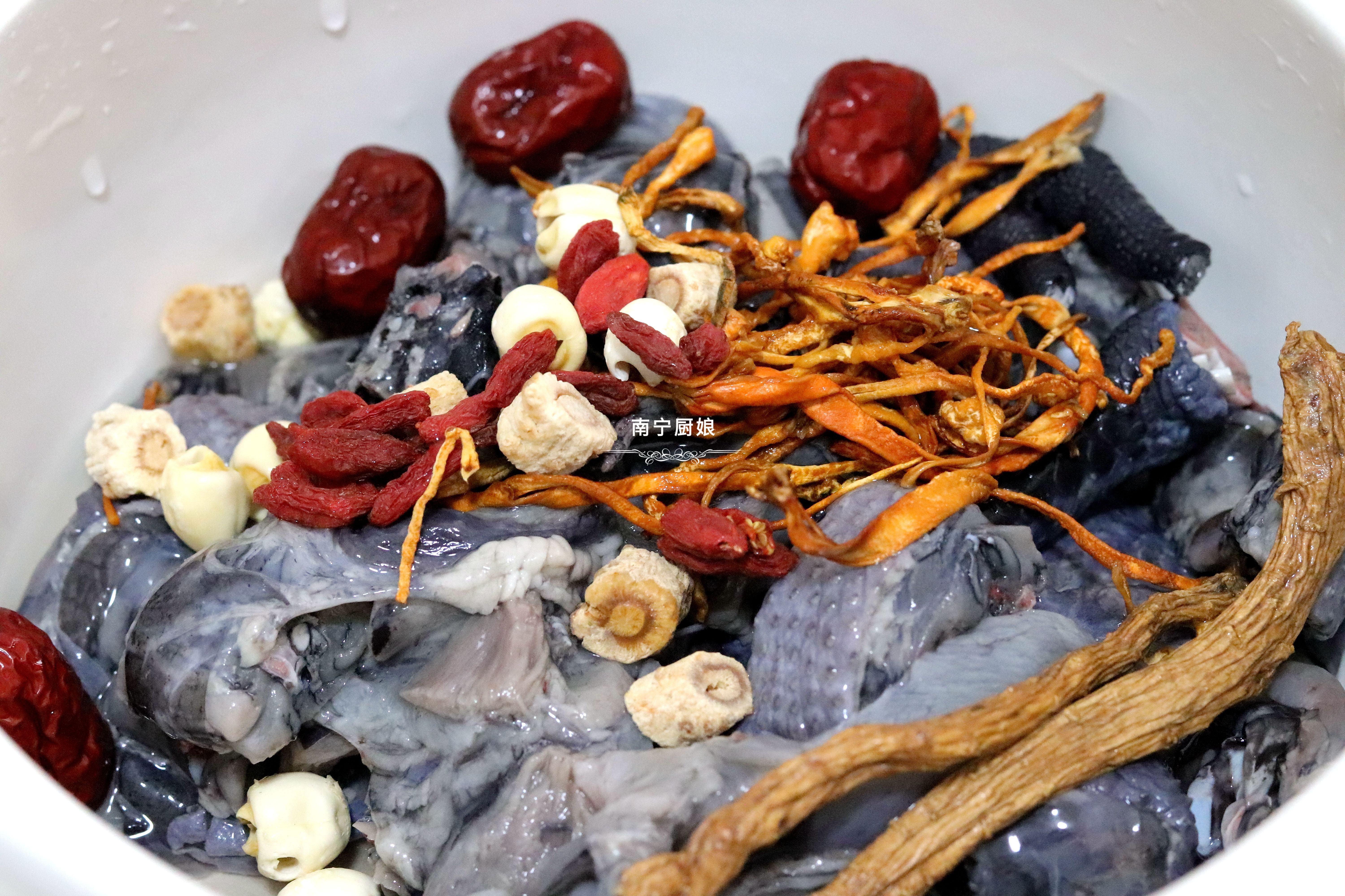 女人冬天吃什么补气血最快最好,女人常喝补气血养生汤