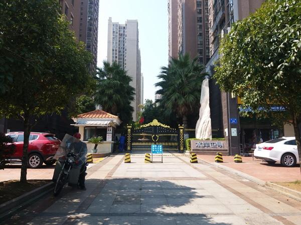 广场舞比赛中大妈突然倒地猝死,广场舞噪音扰民大爷结局