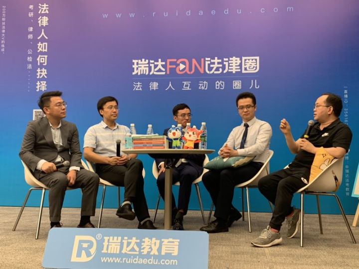 法学生毕业做法务还是律师,法学生毕业当律师