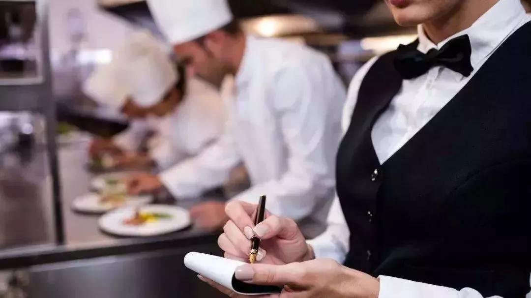 因为疫情导致停业房租怎么办啊,疫情期间餐饮店关门工资怎么发