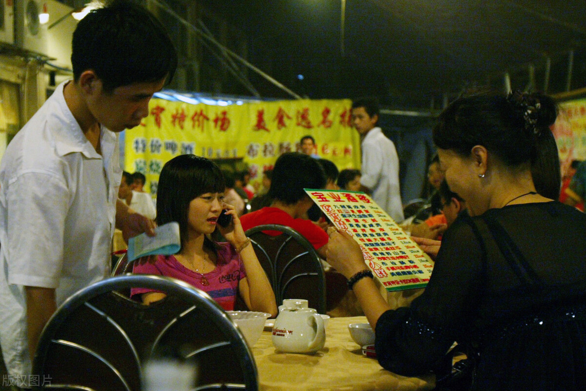 美女开烧烤店年赚100万,开烧烤店半年赚300万