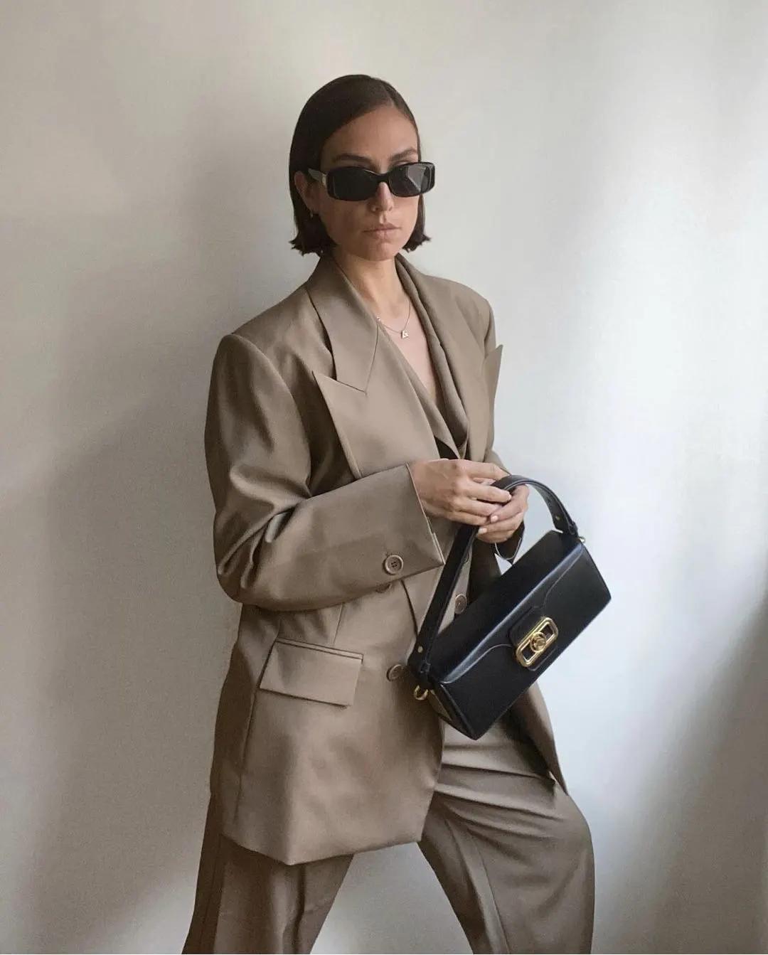 圆脸女生怎么选墨镜,圆脸女生如何选择大牌眼镜