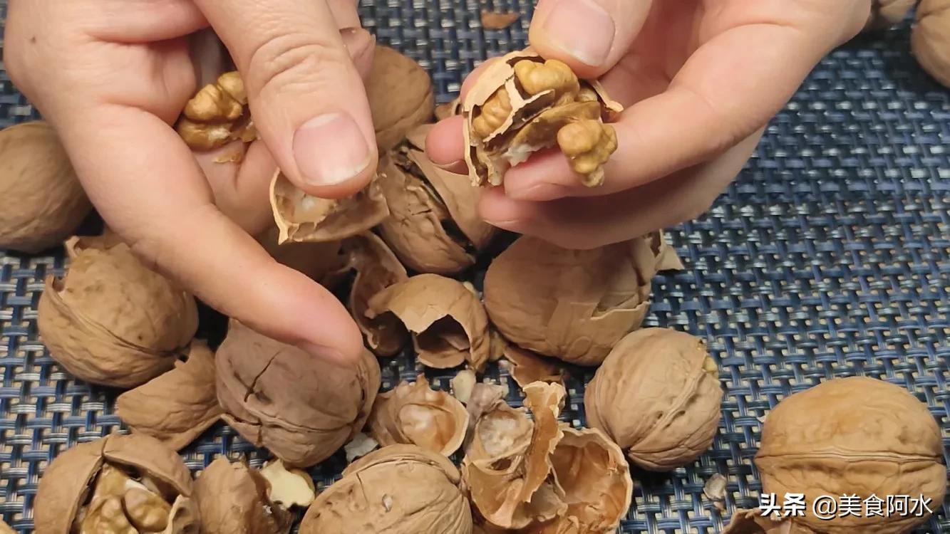 核桃和芝麻在一起怎么做好吃,核桃怎么做好吃椒盐