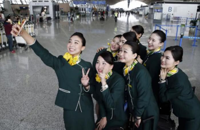 一般的空姐一年有多少收入,空姐上班2年赚500万