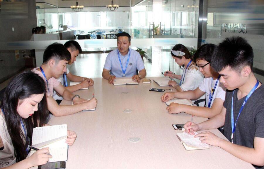 别人结婚发请帖我们应该怎么说话,结婚请帖怎么发高情商