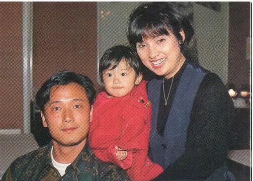 周星驰从跑龙套到星爷的传奇人生,周星驰从龙套起家完整版