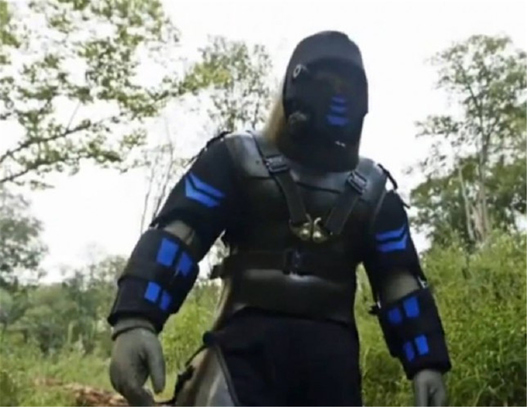 被蟒蛇给吞掉是什么感觉,如果被蛇突然吞下会发生什么