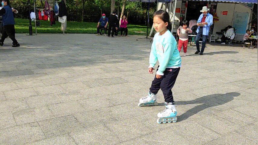 给孩子童年最好的礼物：儿童轮滑鞋