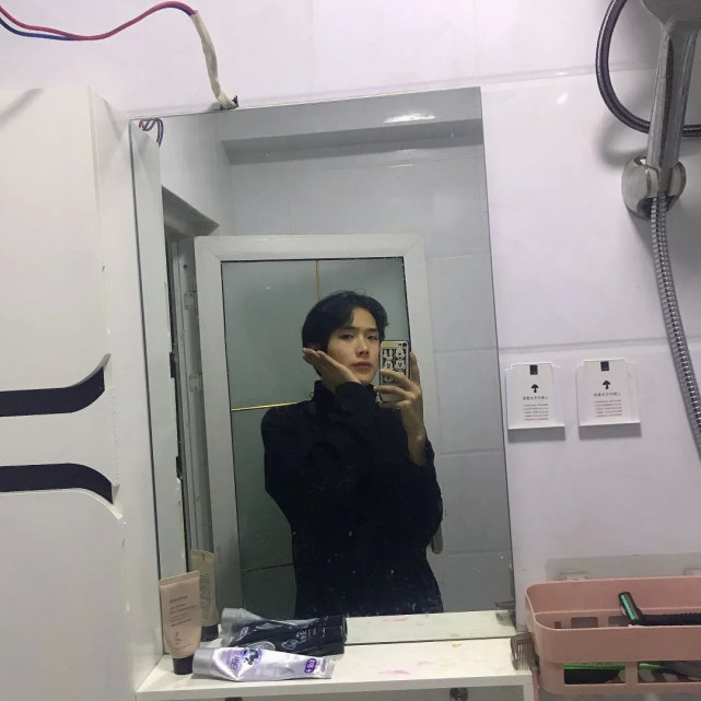 过分追捧流量明星的娱乐至死思想对当代青年有何危害？