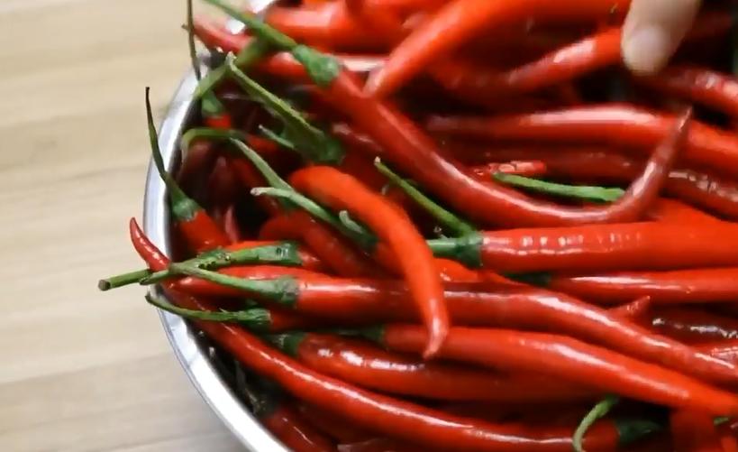 秘制剁辣椒可以做什么好吃的,爱吃辣椒的自己在家做