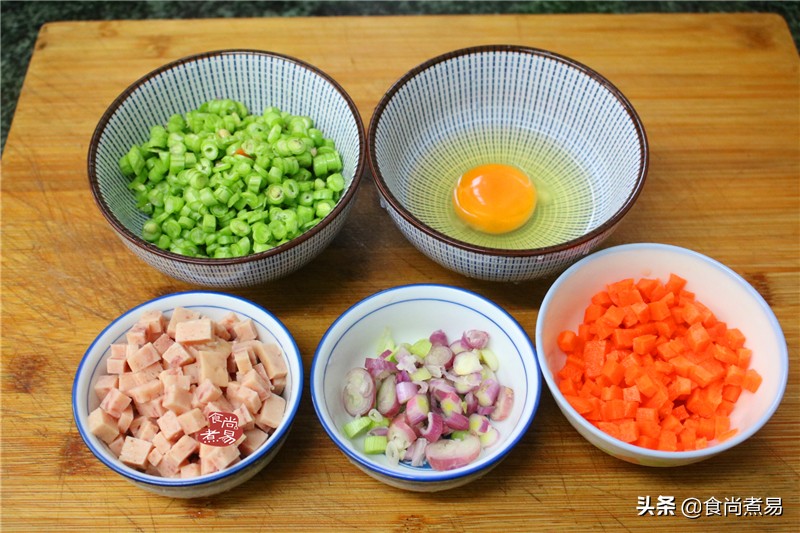 只用鸡蛋和剩饭做美食,一碗剩饭一个瘦肉