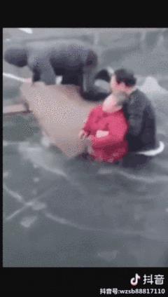 还有现在玩抖音的女士吗,为什么玩抖音的都是女孩子